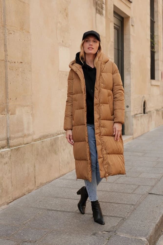 Abrigo acolchado camel - Imagen 1