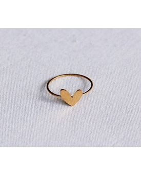 Anillo minimalista en acero inoxidable con corazon en dorado - Imagen 1