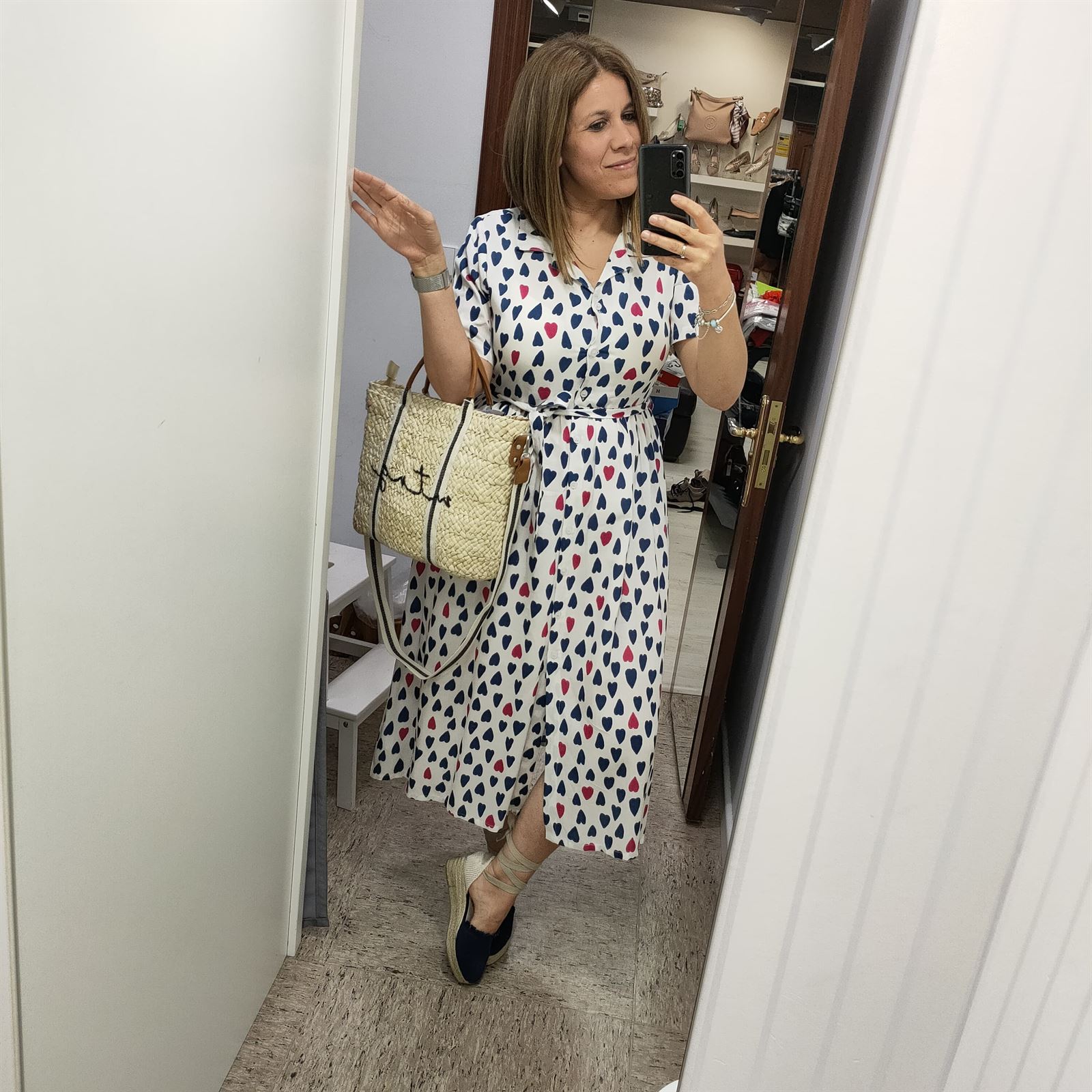 Vestido midi con estampado de corazones - Imagen 1