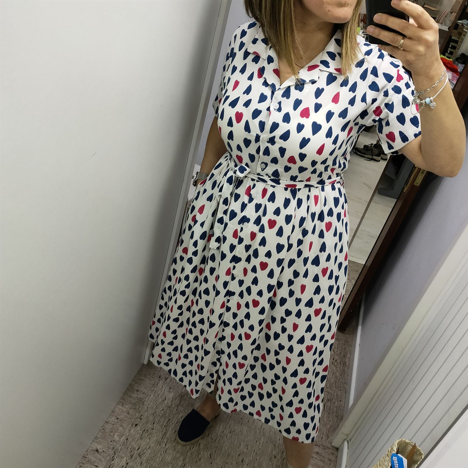 Vestido midi con estampado de corazones - Imagen 2