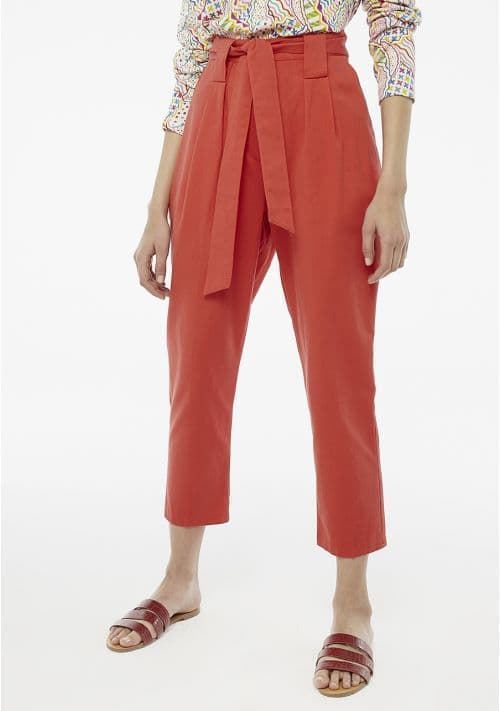 Compañía Fantástica_ Pantalón pinzas rojo cinturón