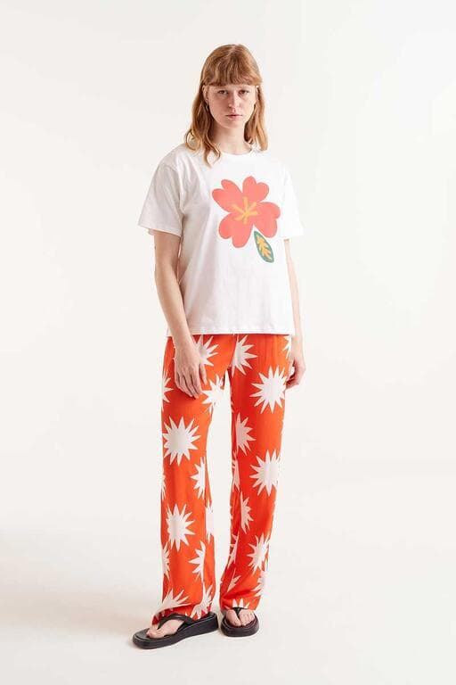 Compañía Fantástica_ Camiseta print flor blanca - Imagen 3