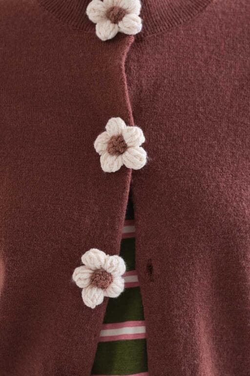 Compañía Fantástica_ Cardigan marrón botones flores - Imagen 3
