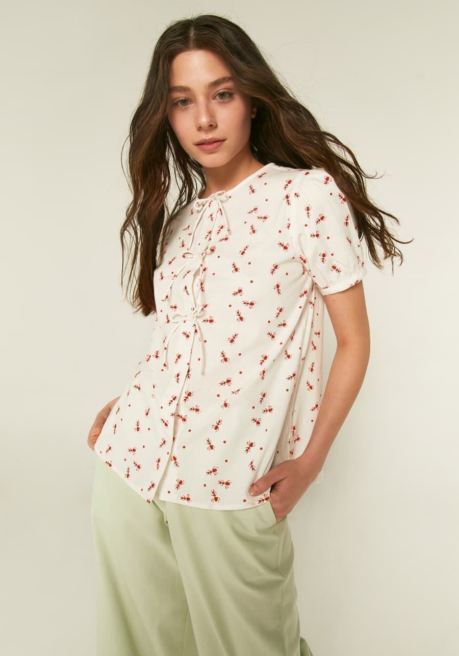 Compañía Fantástica_ Top/Blusa en cambric con cintas y estampado de hormigas - Imagen 5