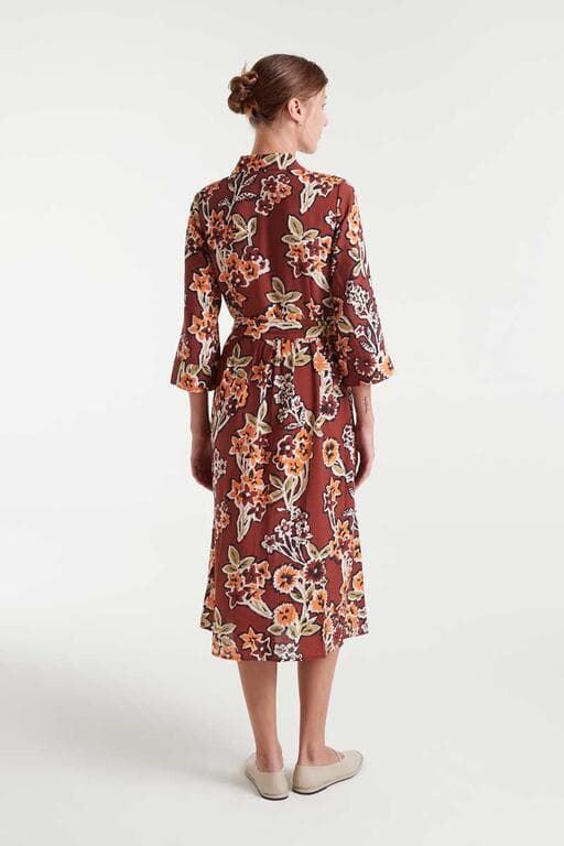 Compañía Fantástica_ Vestido midi marrón estampado flores - Imagen 2