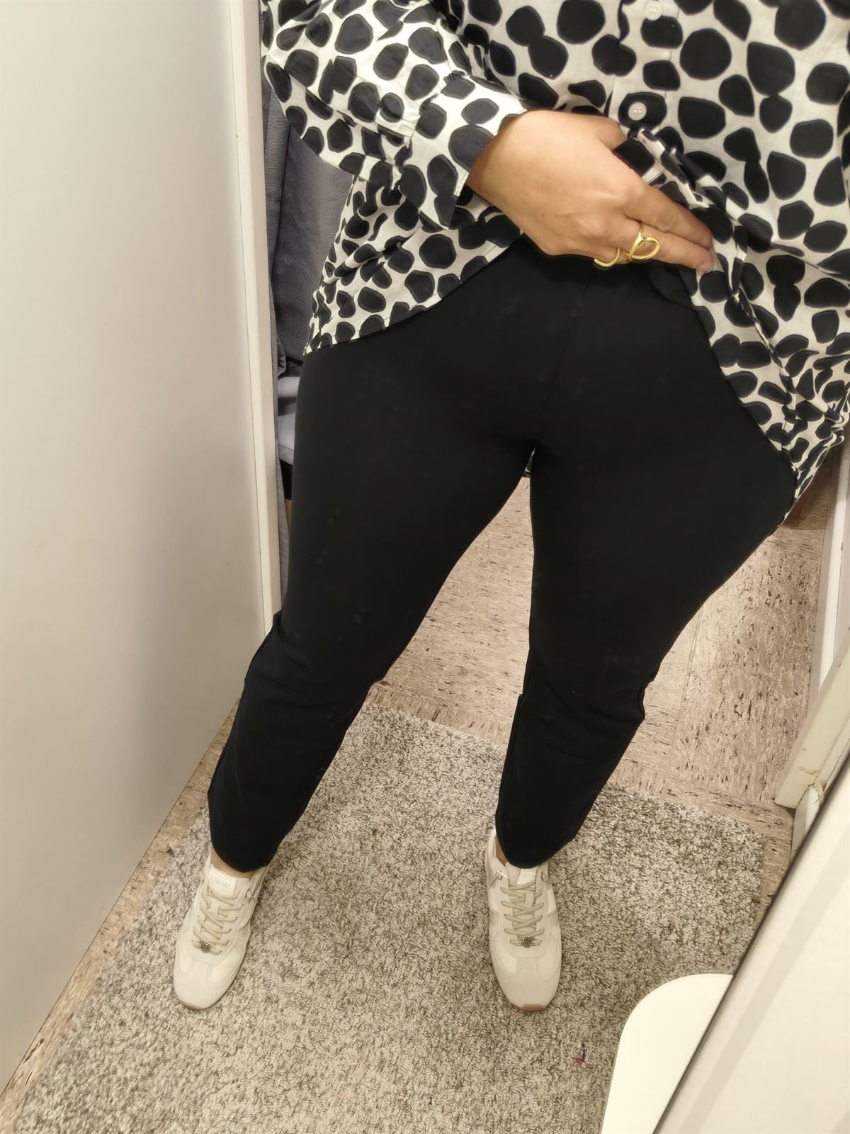 Pantalón negro goma cintura - Imagen 2