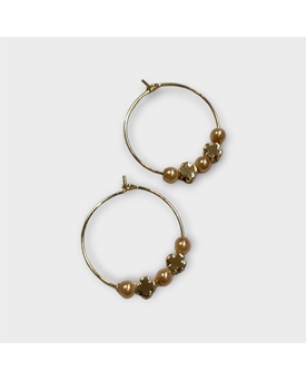 Pendiente aro de bisutería en dorado con flor - Imagen 1