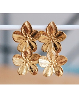 Pendientes de acero inoxidable con dos flores en dorado - Imagen 1