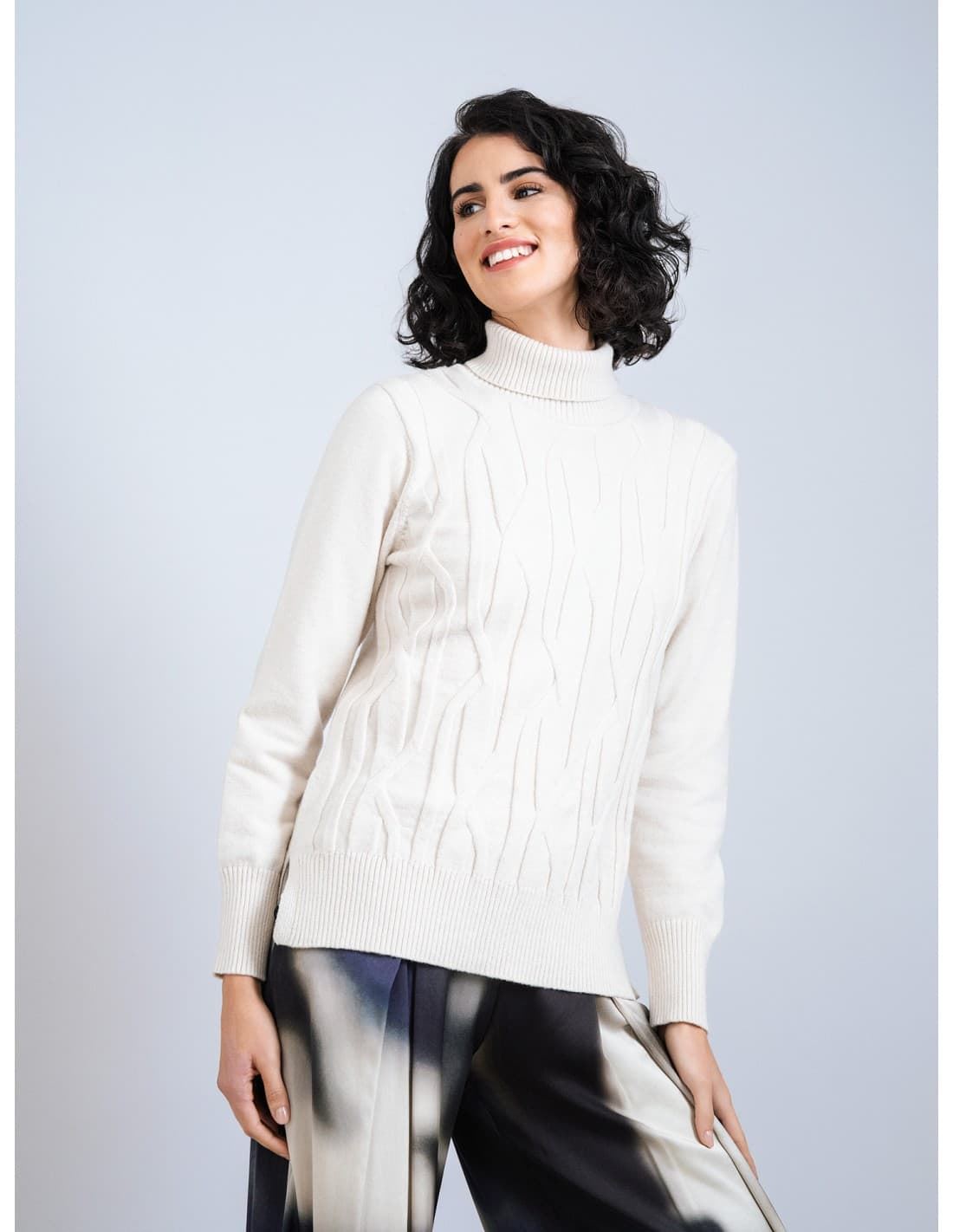 Scorzzo_ Jersey cuello vuelto beige - Imagen 1