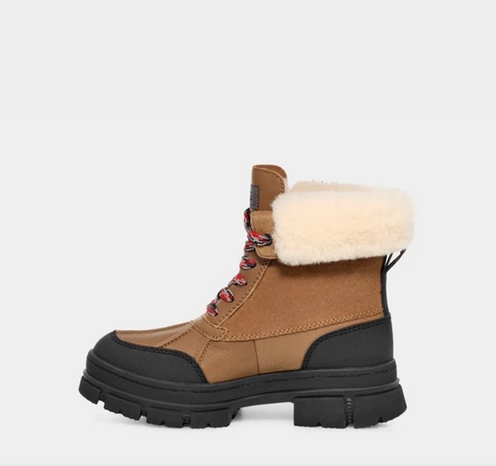 UGG_ Bota Ashton Addie chestnut - Imagen 3