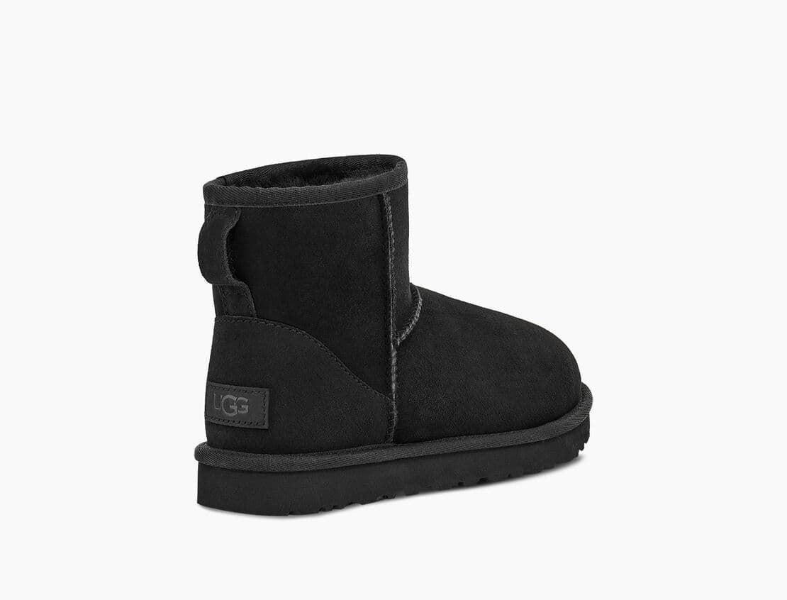 UGG_ Bota Classic Mini II negra - Imagen 5