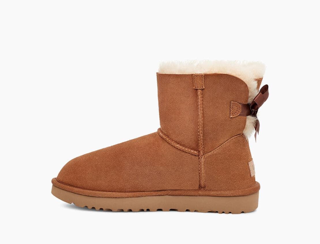 UGG_ Bota Mini Balley bow II Chesnut - Imagen 3